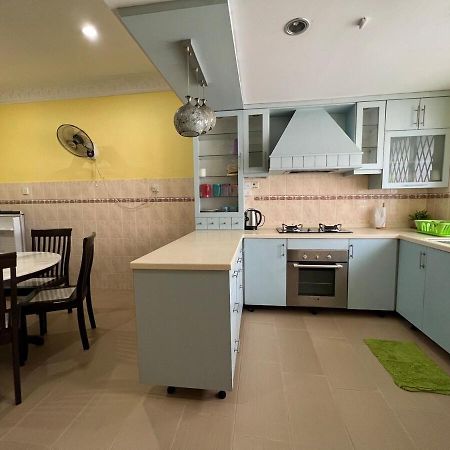 Rini Utama Homestay Секудаи Экстерьер фото