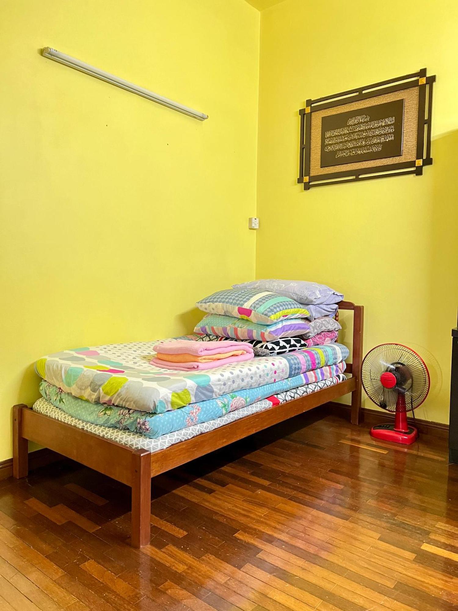 Rini Utama Homestay Секудаи Экстерьер фото